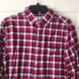 Red and navy men’s shirt.